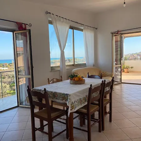 아파트 Attico Al Mare