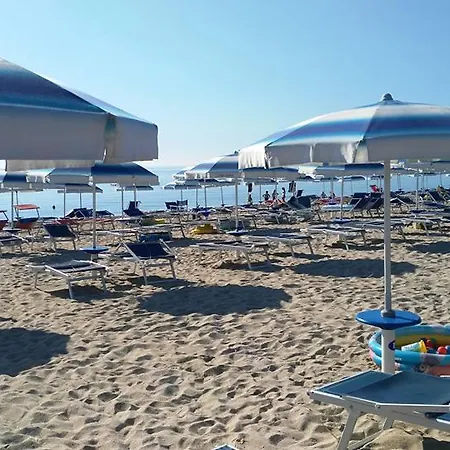 Attico Al Mare 아파트 *
